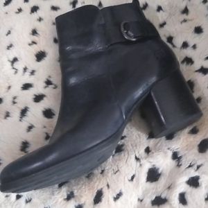 Born Leather boots
